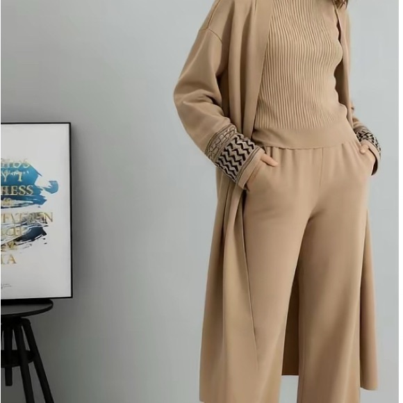 Sophisticated Beige/camel/khaki 3- piece Women's Pantsuit One Size fits 4-16 - Picture 14 of 16